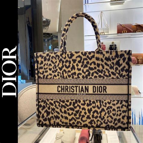 inside christian dior tote bag|Christian Dior book tote 2021.